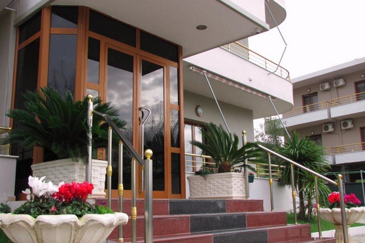 Hotel Denta Radhimë Exterior foto